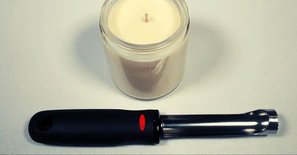 adjusting candle wick