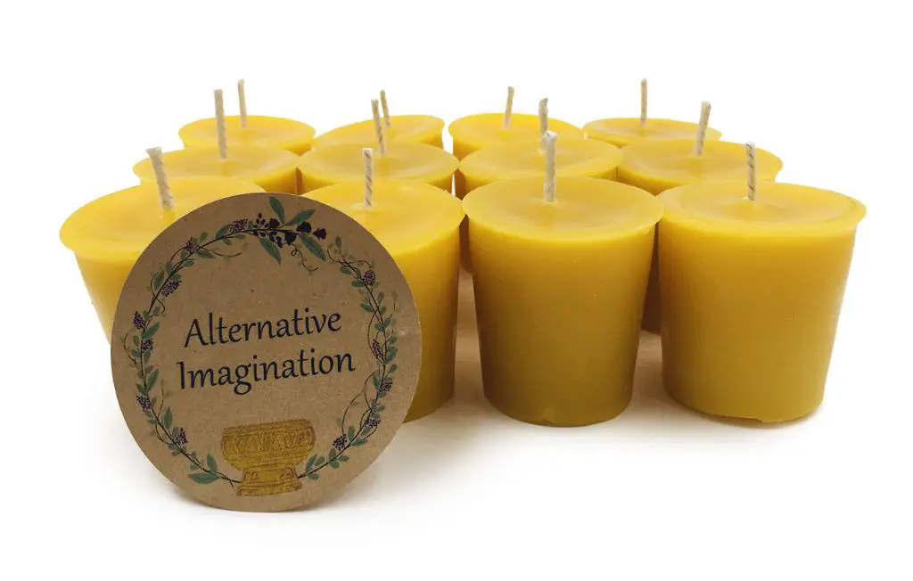 beeswax candles as a natural alternative that burns cleaner than paraffin wax