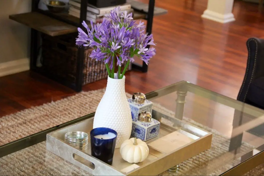 coffee table candle arrangement