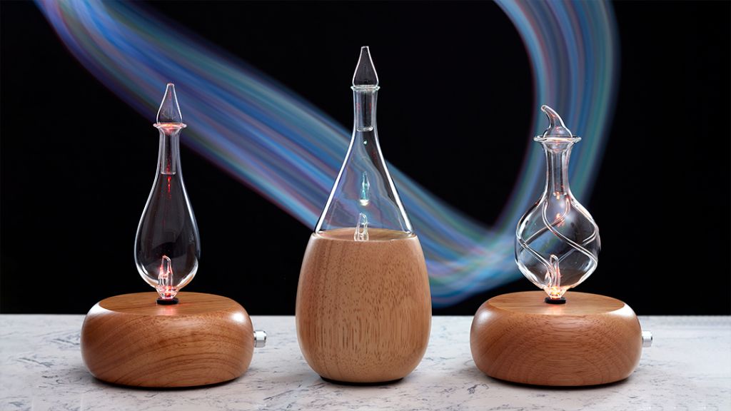 a nebulizing diffuser releasing a fine mist of essential oils into the air.