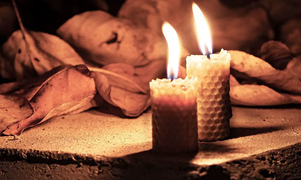 ancient egyptians made the first wicked and molded candles