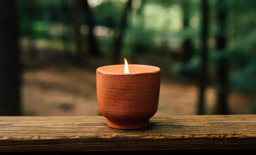 citronella candles provide limited mosquito protection and have safety tradeoffs