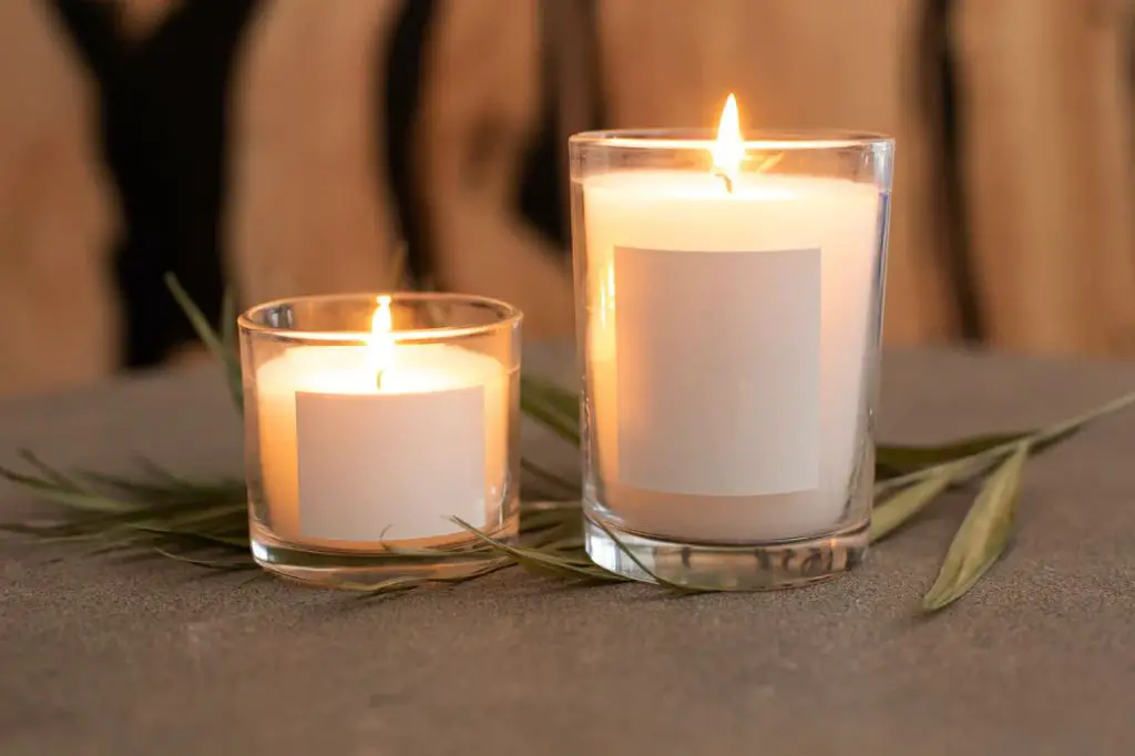 essential oils should not exceed 1% of candle wax weight