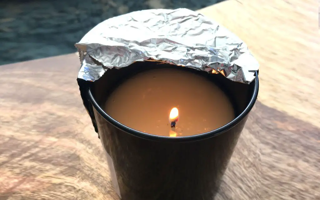 foil or tissue paper makeshift wicks can relight candles with no wick