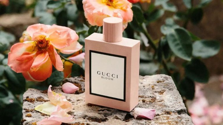 Does Gucci Bloom Have Honeysuckle?