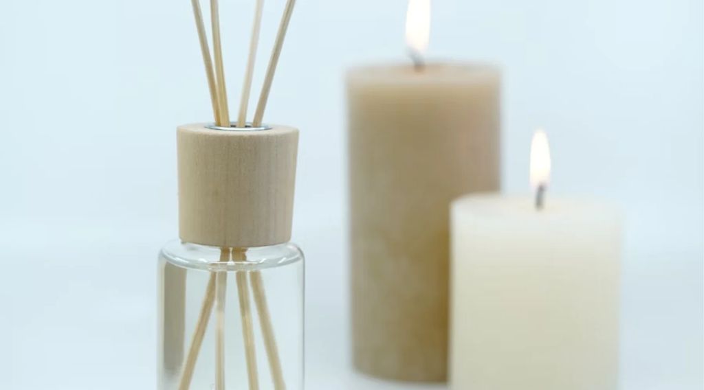 most sources agree diffusers last months versus 30-50 hours for candles.