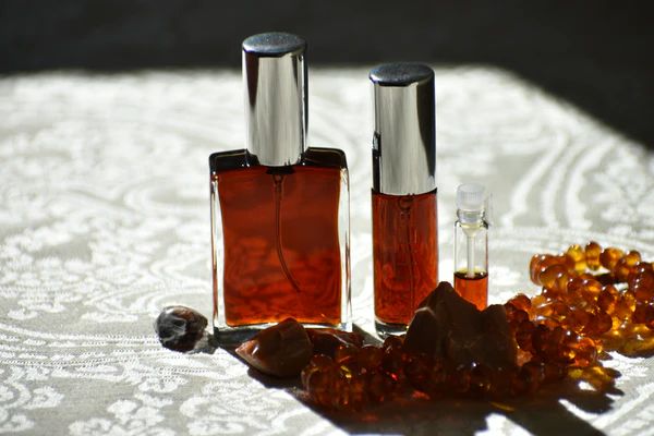 perfumes with amber accords