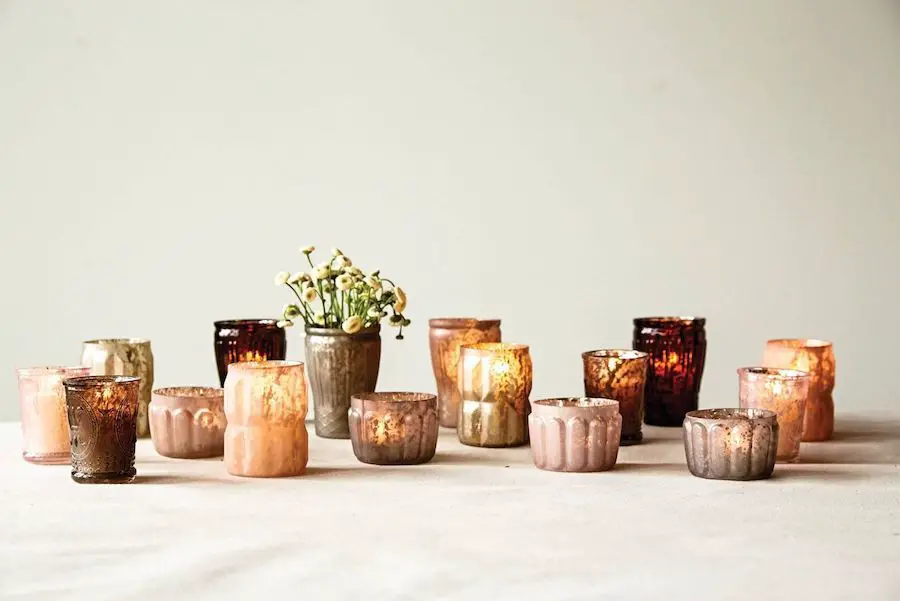 tealights provide short-term decorative lighting