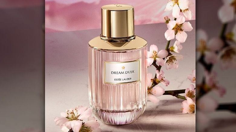 the japanese cherry blossom fragrance contains floral notes like jasmine and rose.