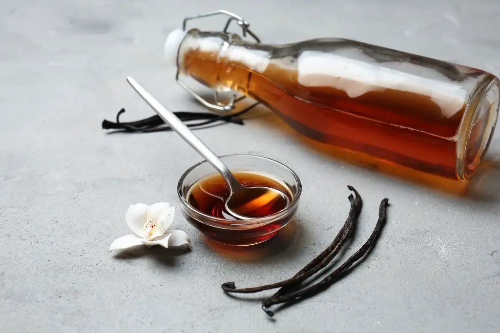 vanilla beans and vanilla extract