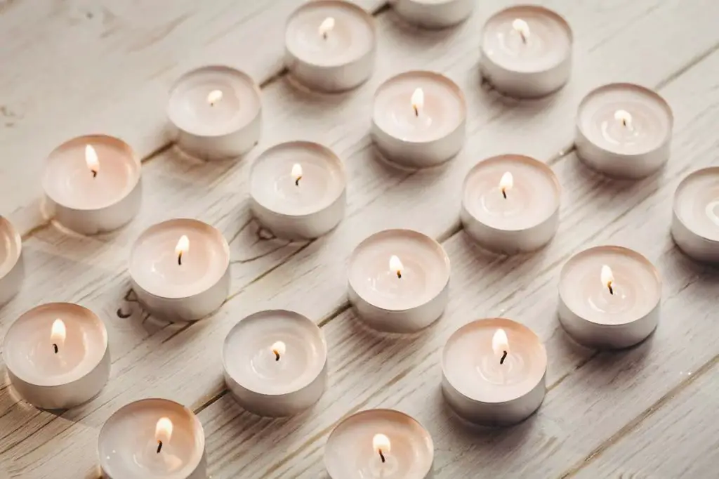 warmer environments cause tea lights to melt and burn faster than cooler ones
