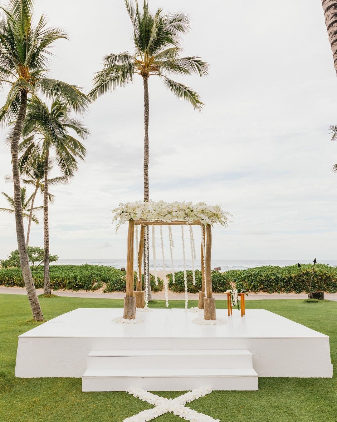 What are the available wedding venues at the Four Seasons Resort Hualalai?