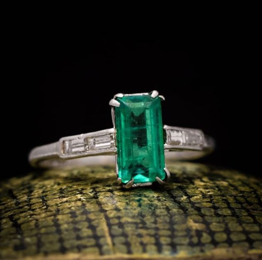 A Stunning Vintage Emerald That Will Have Everyone’s Attention