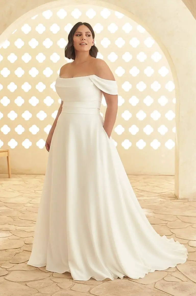 10 Gorgeous Wedding Gowns That Are Perfect For Curvy Brides