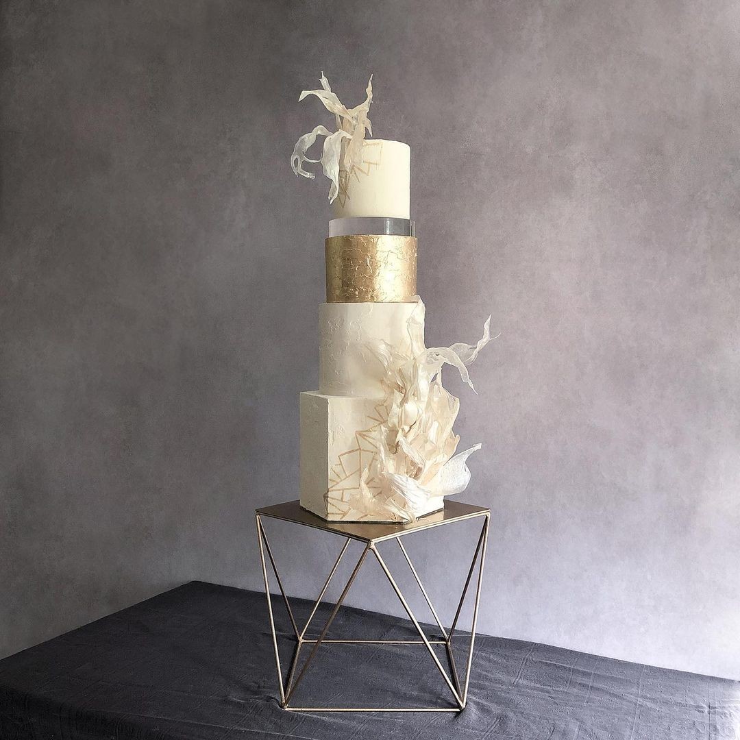 Art Space: Metallic Accents Cake