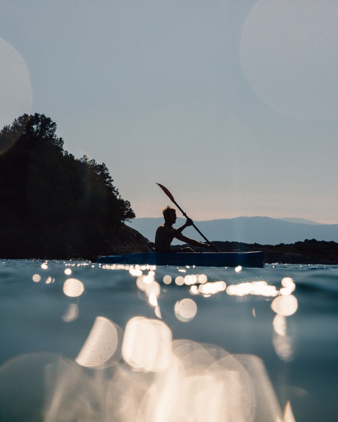 What are the luxurious accommodations, food options, and activities available for wedding parties at Amanzoe, Porto Heli?