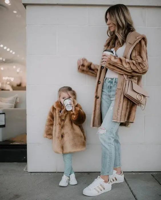 Coffees and Gossip Between Mother and Daughter