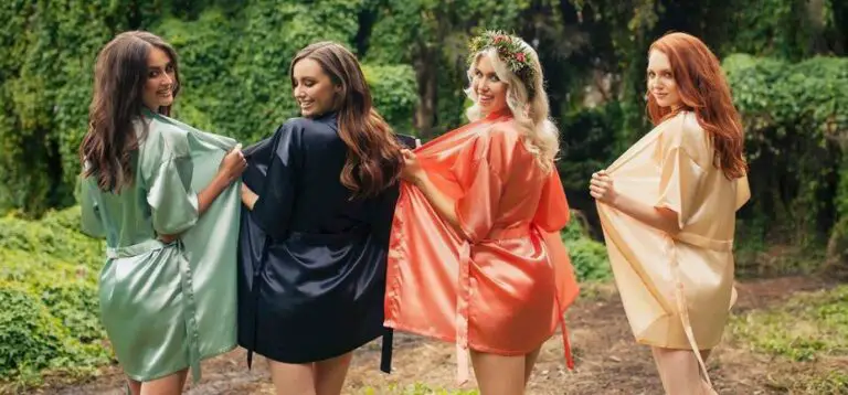 9 Hilarious Poses You Need To Snap With Your Bridesmaids