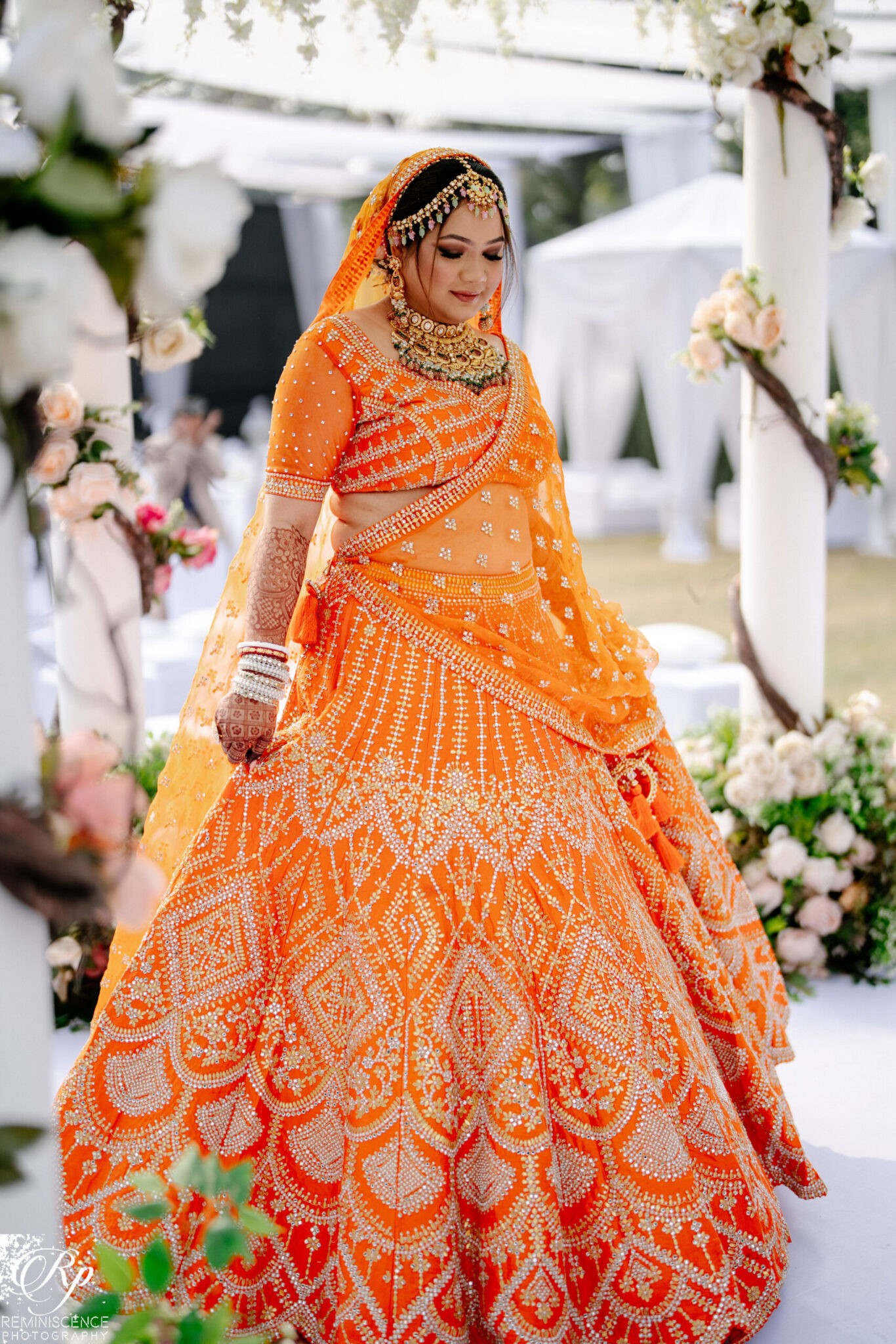 All the Details of Pranjal and Oshin’s Vibrant Bengali Wedding