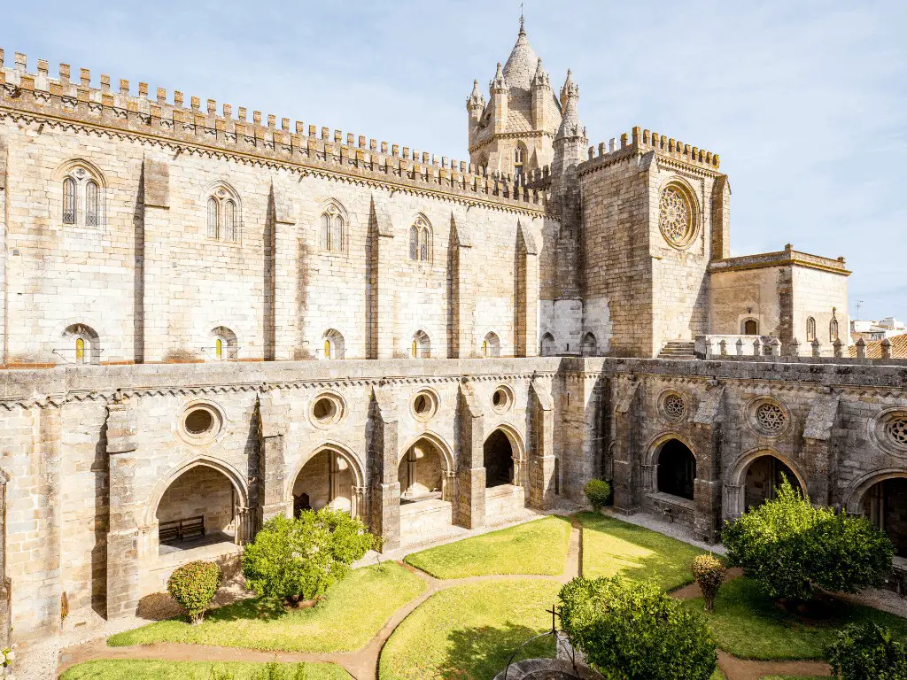 Évora: Roman Ruins