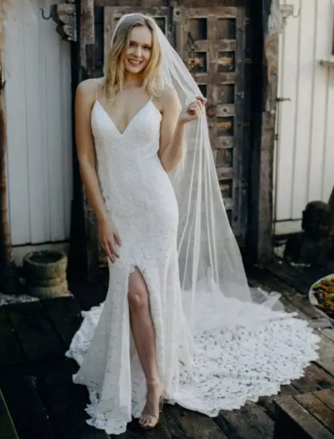 Dakota by Emmy Mae Bridal via Nora & Elle