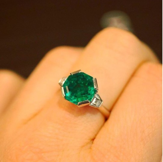 Channel Your Inner Cleopatra With These 11 Emerald Rings