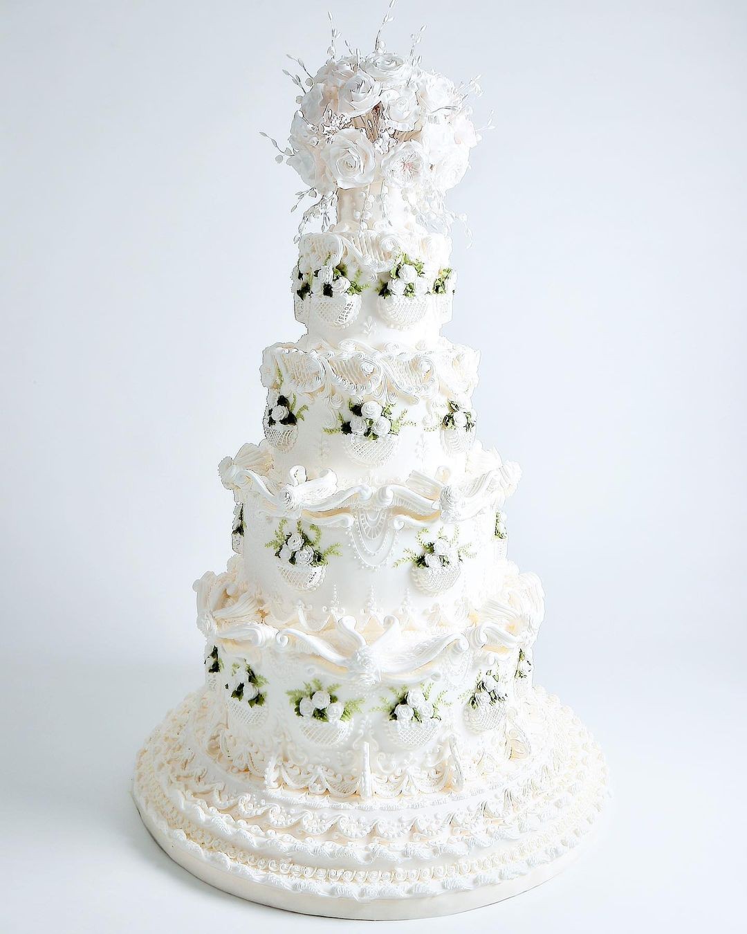 Big City Wedding: Traditional Tiered Cake